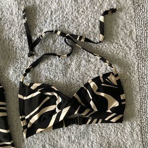 Bathing suit tops 2 black / white